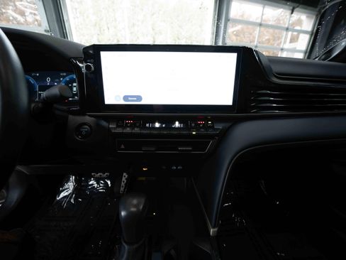 Used 2025 Toyota Camry XSE w/ Premium Package image 17