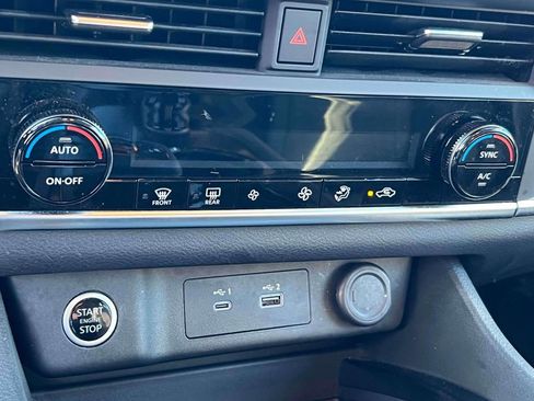 Used 2023 Nissan Rogue SV image 29