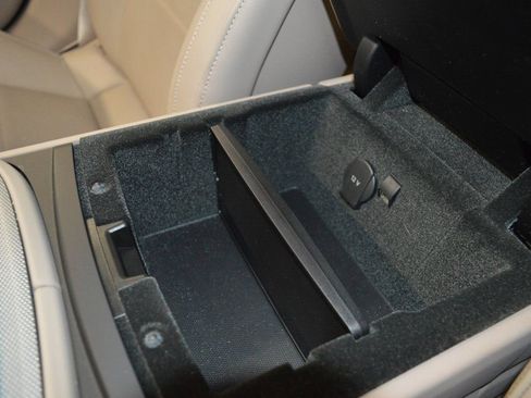 Certified 2025 Porsche Panamera image 33
