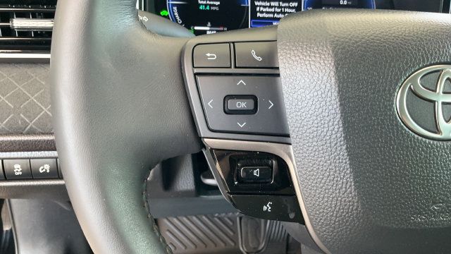 Used 2026 Toyota Camry XLE FWD image 12