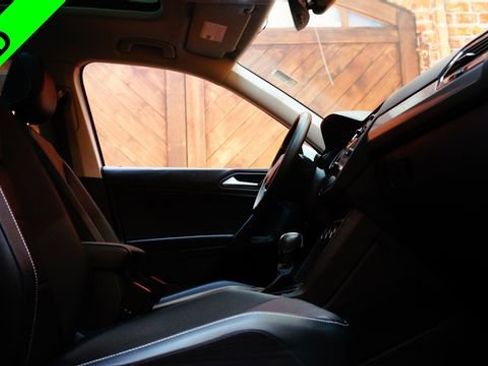 Used 2021 Volkswagen Tiguan SE w/ Panoramic Sunroof Package image 53