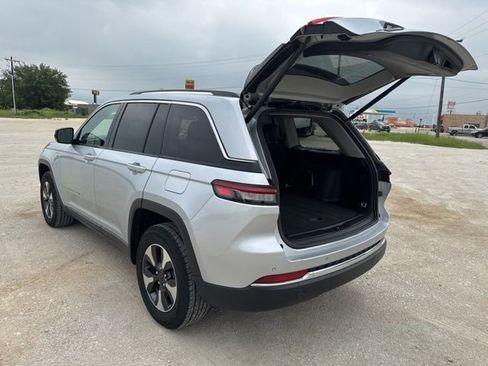 Used 2024 Jeep Grand Cherokee Limited 4xe AWD/4WD image 4