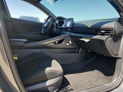 New 2026 Hyundai Elantra SEL Sport image 17