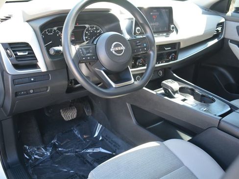 Used 2023 Nissan Rogue SV image 10