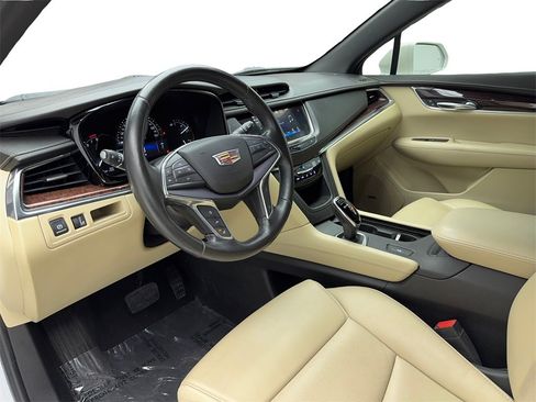 Used 2018 Cadillac XT5 Luxury w/ Driver Awareness Package image 13