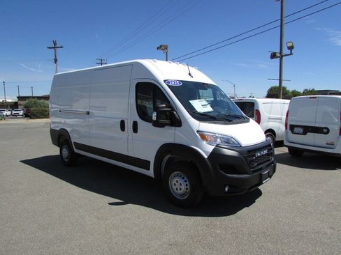 Used 2025 RAM ProMaster 2500 w/ Convenience Group image 2