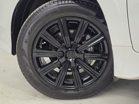 Used 2017 Lexus LX 570 4WD w/ Luxury Package image 50