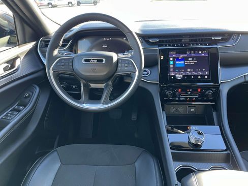 Used 2024 Jeep Grand Cherokee Altitude image 16