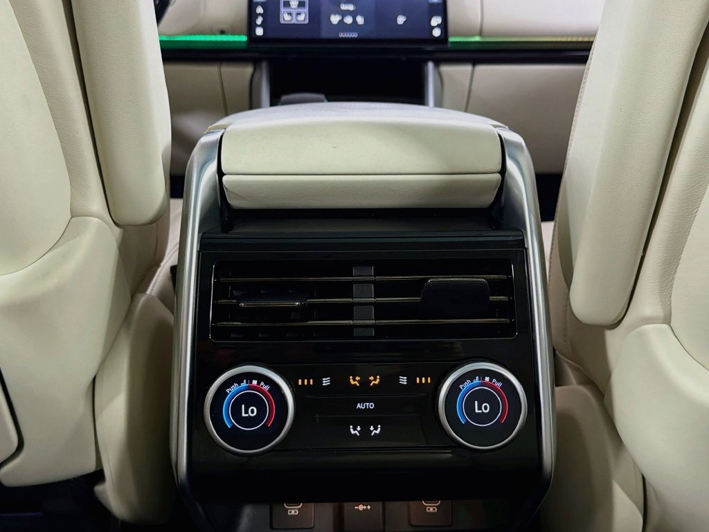 Certified 2024 Land Rover Range Rover Autobiography AWD/4WD image 28