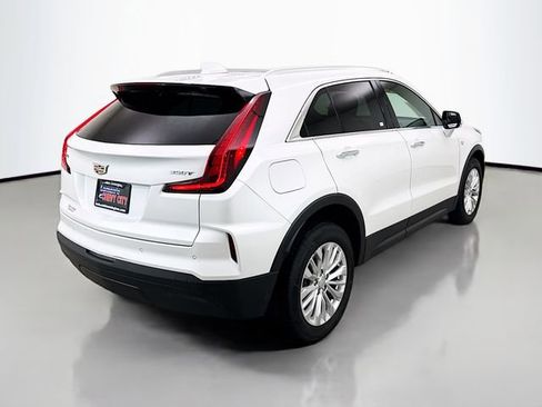 Used 2024 Cadillac XT4 Luxury w/ Cold Weather Package image 8