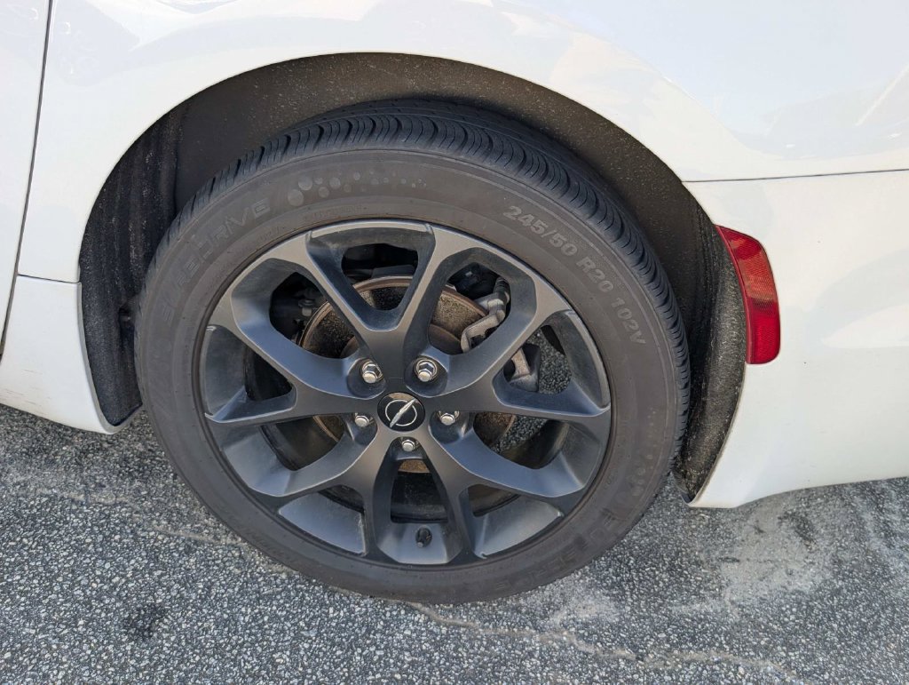 Used 2025 Chrysler Pacifica Limited FWD image 6