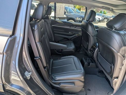 Used 2023 Jeep Grand Cherokee L Limited w/ Luxury Tech Group II AWD/4WD image 33