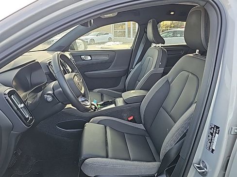 Certified 2023 Volvo C40 Recharge Core image 3