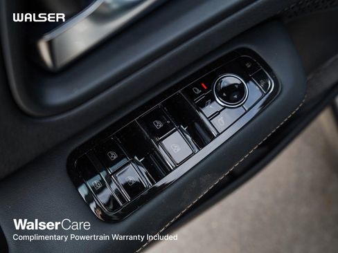 New 2025 Nissan Ariya AWD image 17