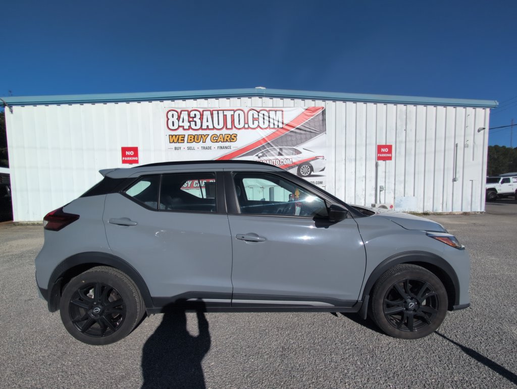 Used 2024 Nissan Kicks SR w/ SR Premium Package FWD image 9