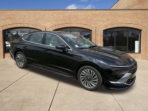 Certified 2025 Hyundai Sonata SEL FWD image 1