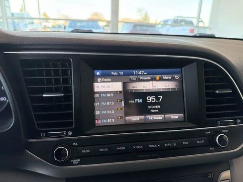 Used 2017 Hyundai Elantra SE image 22