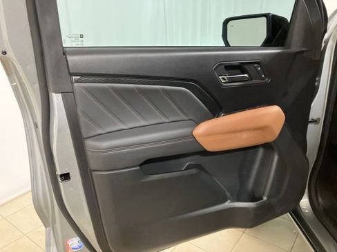 Used 2024 GMC Canyon AT4 w/ Technology Package image 9