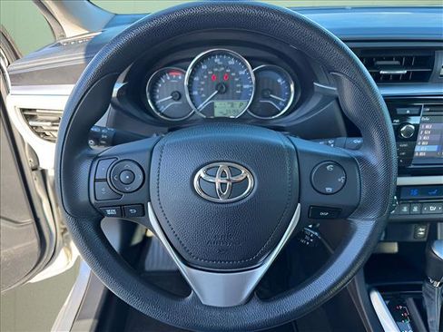 Used 2015 Toyota Corolla LE image 19