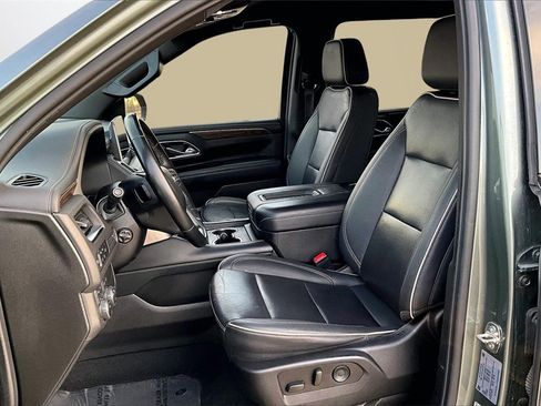 Used 2023 Chevrolet Suburban Premier image 21