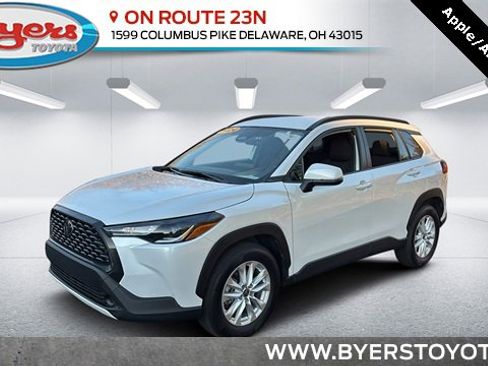 Used 2024 Toyota Corolla Cross LE image 1