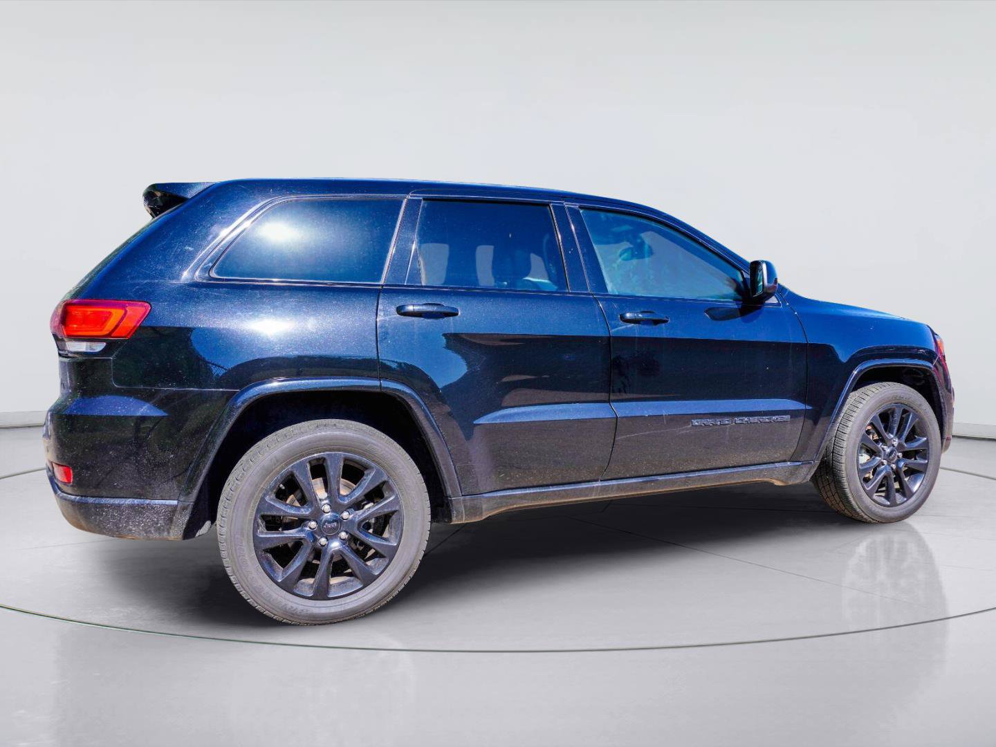 Used 2020 Jeep Grand Cherokee Altitude RWD image 9