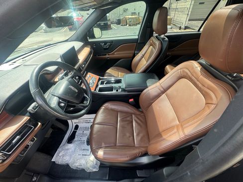 Used 2023 Lincoln Aviator Reserve w/ Jet Appearance Package image 7