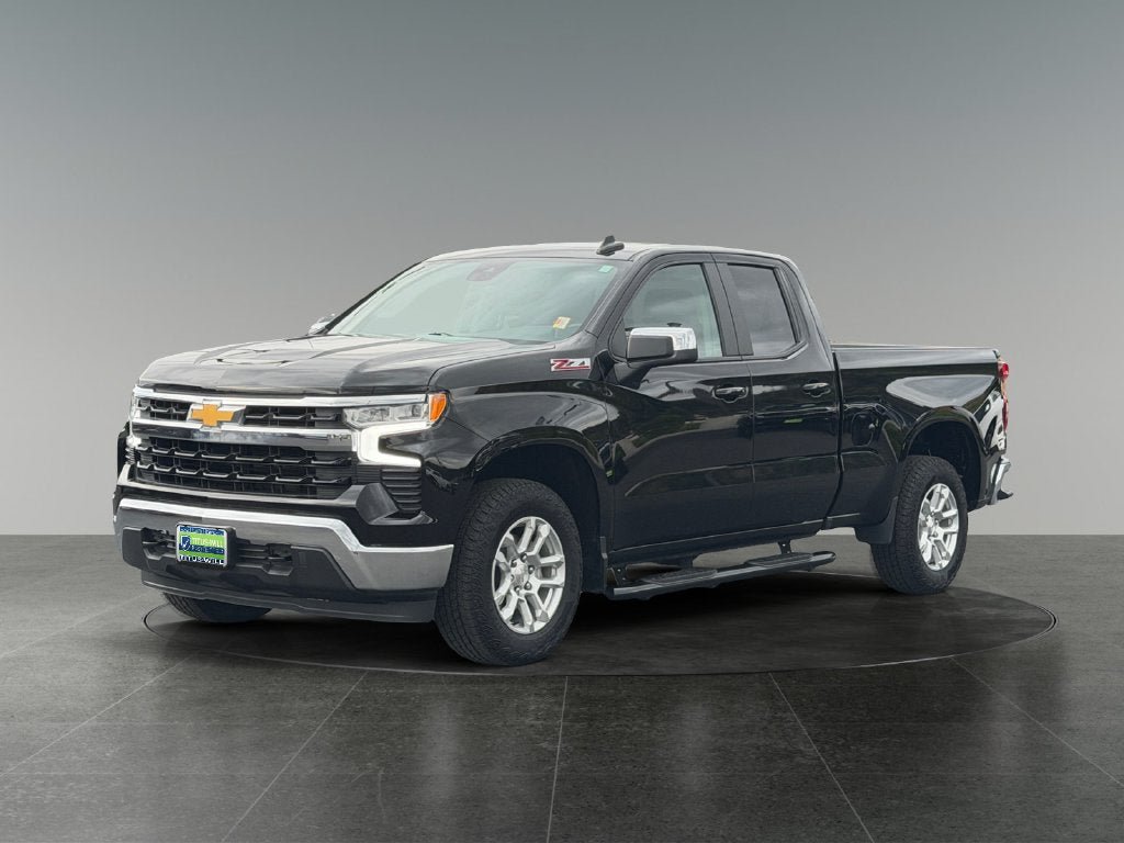 Used 2024 Chevrolet Silverado 1500 LT w/ Z71 Off-Road Package AWD/4WD image 4