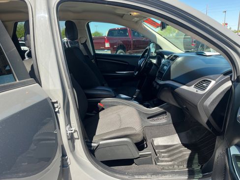 Used 2020 Dodge Journey SE w/ SE Popular Equipment Group FWD image 19