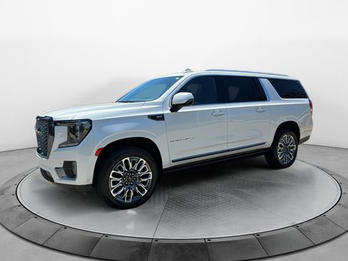 Used 2024 GMC Yukon XL Denali Ultimate AWD/4WD image 3