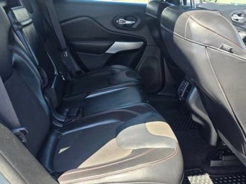 Used 2017 Jeep Cherokee Trailhawk w/ Cold Weather Group AWD/4WD image 14