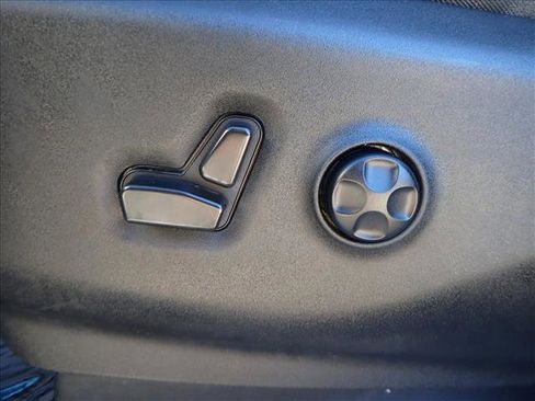 Used 2022 Chrysler Pacifica Touring-L image 14