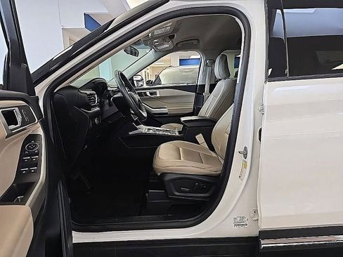 Used 2023 Ford Explorer XLT w/ Equipment Group 202A AWD/4WD image 12