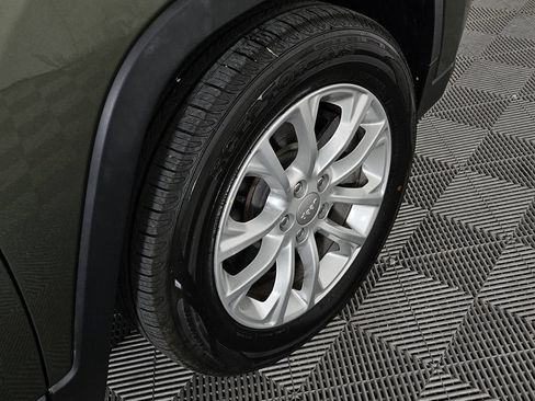 Used 2021 Jeep Cherokee Latitude FWD image 4