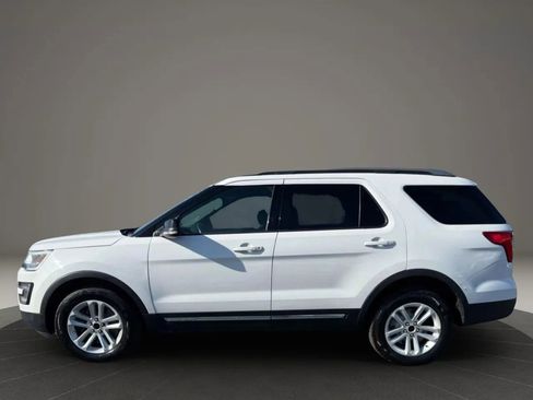 Used 2017 Ford Explorer XLT AWD/4WD image 8
