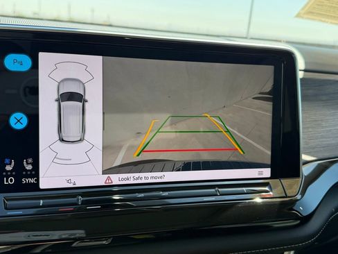 Used 2025 Volkswagen Atlas SEL image 23