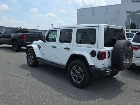 Used 2023 Jeep Wrangler Unlimited Sahara w/ LED Lighting Group AWD/4WD image 9