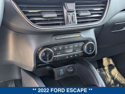 Used 2022 Ford Escape Titanium w/ Class II Trailer Tow Package image 17