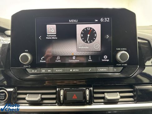 Used 2024 Nissan Pathfinder SV image 16