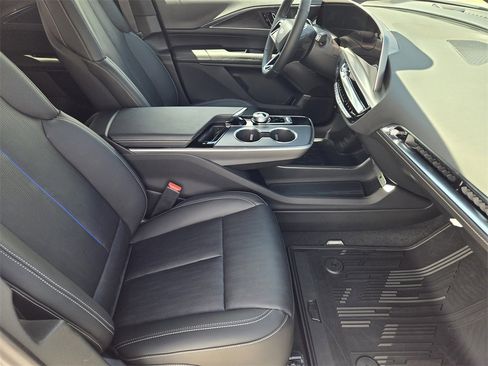 New 2025 Cadillac Lyriq Luxury image 15