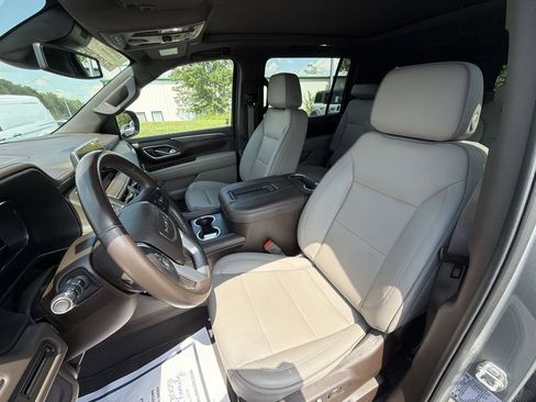 Used 2023 GMC Yukon XL SLT AWD/4WD image 17