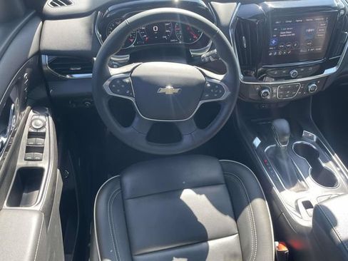 Used 2023 Chevrolet Traverse Premier FWD image 13
