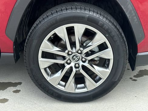 Used 2019 Toyota RAV4 XLE Premium AWD/4WD image 11