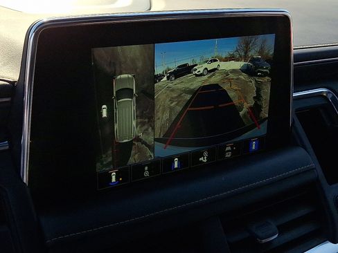 Used 2022 GMC Yukon SLT w/ SLT Premium Package image 18