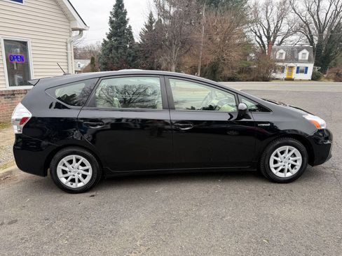 Used 2012 Toyota Prius V Five image 7