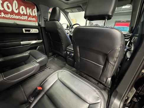 Used 2023 Ford Explorer Limited w/ Limited Technology Package AWD/4WD image 17