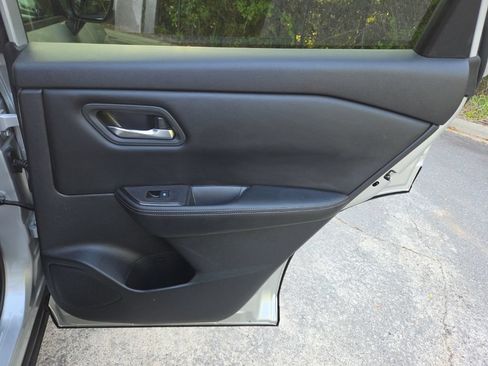 Certified 2025 Nissan Rogue SV FWD image 36