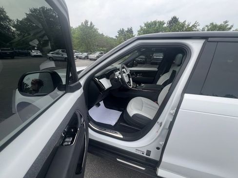 Used 2023 Land Rover Range Rover Sport SE Dynamic image 10