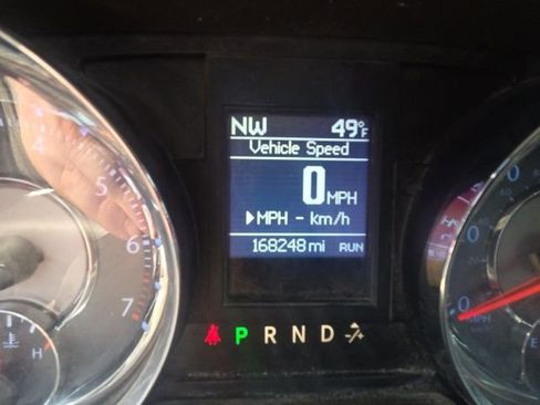 Used 2013 Chrysler Town & Country Touring image 30