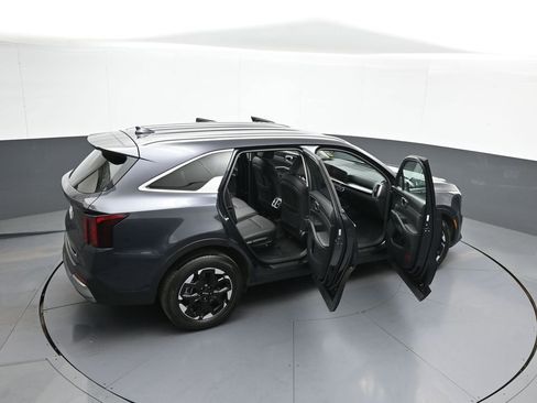 Used 2025 Kia Sorento S FWD image 44